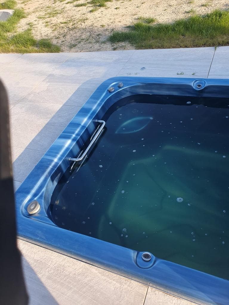 Désinfection et entretien d'un spa de nage à Rolle