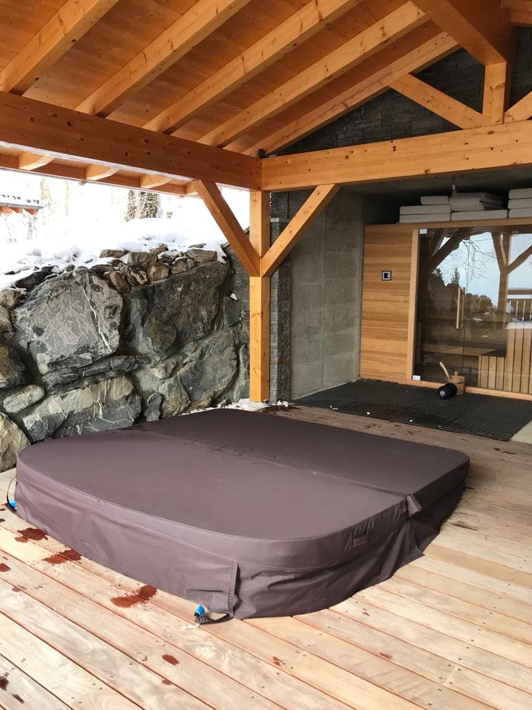 Remplacement couverture jacuzzi marron à Chesière